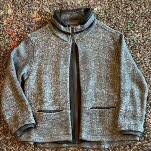 👧🏼Comme Ca Ism Girl Sweater with Hood. Size 120A